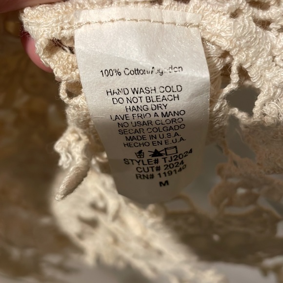 ISSI 3/4 Sleeve Crochet Top - Picture 4 of 4